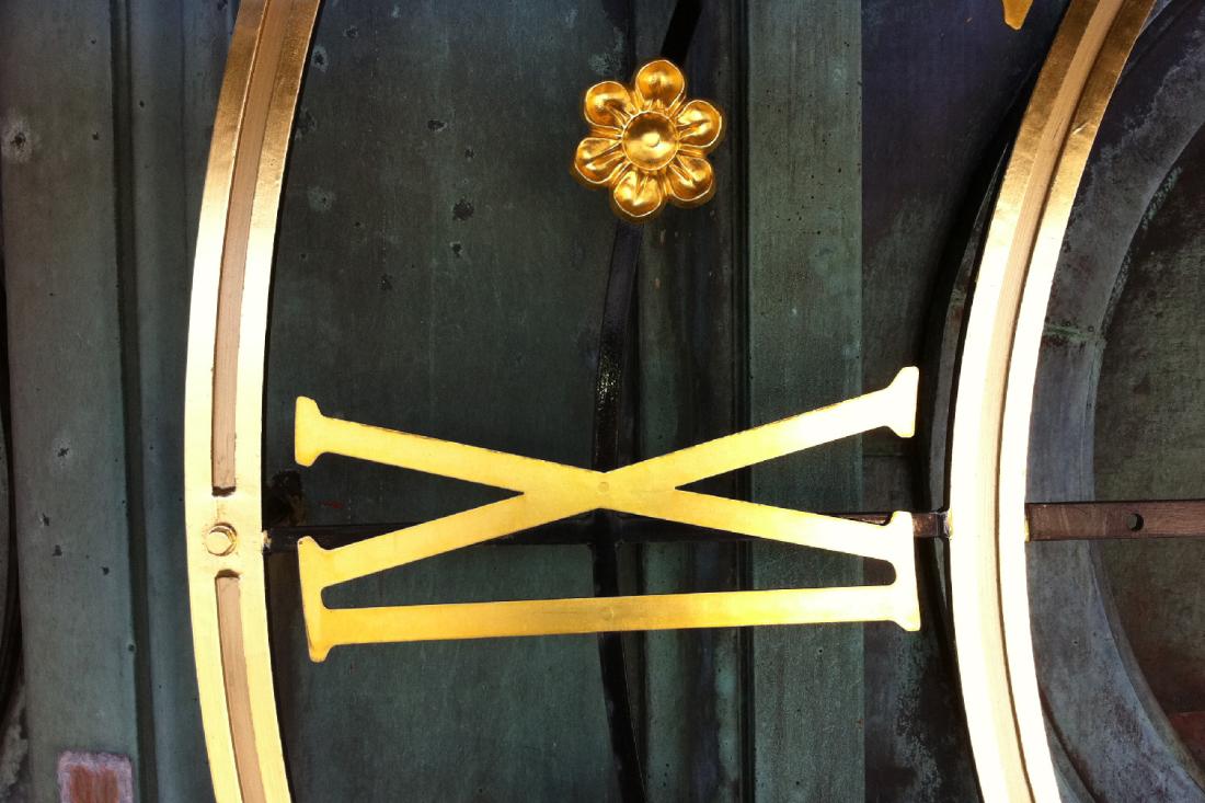 Ziffernblatt-Vergoldung einer Kirchturmuhr 1